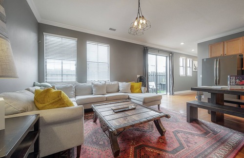 Hyde Park House | Centrally Located SOHO Retreat Walkable to UT & Dining