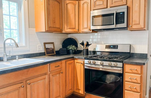 Rochester House | Centrally located Spacious & Comfortable 2 Master Bedroom Home For large Groups
