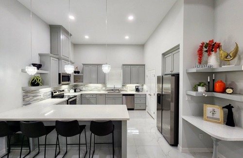 Edinburg House | Centrally located, spacious and beautiful home in Edinburg near main attractions