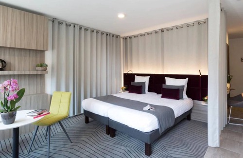 Villette - Maisons Neuves Apartment | Centrally Located Studio Apartment w/ Indoor Pool