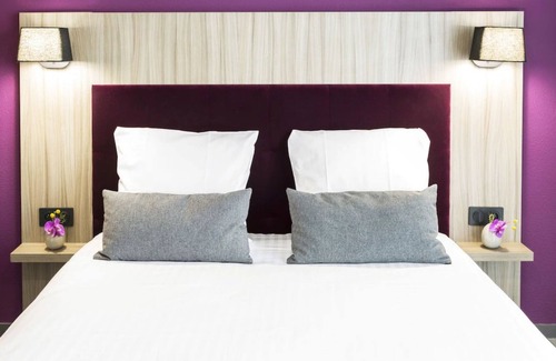 Villette - Maisons Neuves Apartment | Centrally Located Studio Apartment w/ Indoor Pool