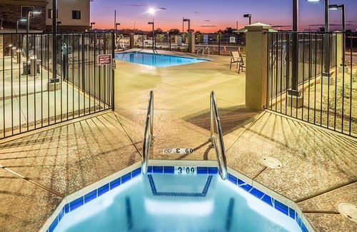 Chandler Condo | Centrally-Located Suite | Heated Outdoor Pool + Hot Tub + Fitness Center