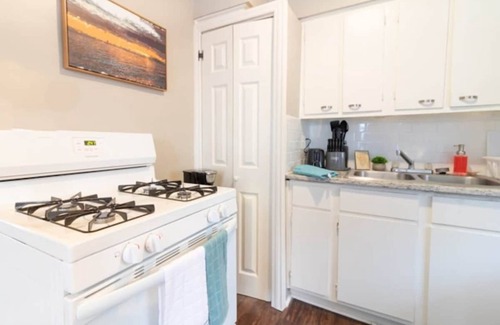 Columbus House | Centrally Located - The Delightful Doubles Unit B