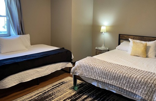 Hobbs House | Centrally located Townhome Casa De Zo
