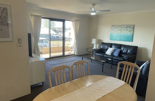 Tuncurry Apartment | Centrally located Tuncurry unit.