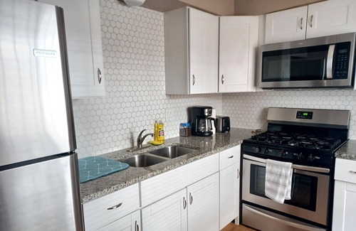 Albuquerque Apartment | Centrally located, updated modern apt, free parking, restos,I-25, airport 41
