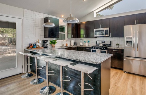 Shearer Hills - Ridgeview House | Centrally located, updated 3 bedroom 2 bath