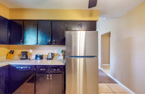 Eisenhower House | Centrally Located, Screened-In Lanai, Dog Friendly