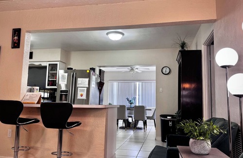 Pinellas Park House | Centrally located cozy, pet-friendly home, quiet, friendly & safe neighborhood