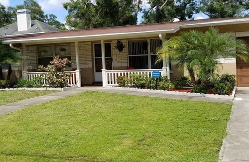 Pinellas Park House | Centrally located cozy, pet-friendly home, quiet, friendly & safe neighborhood