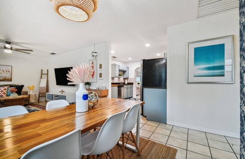 Pinellas Park House | Centrally Located Insta Worthy Retreat 🏖️ - Heated POOL | Bar | Games