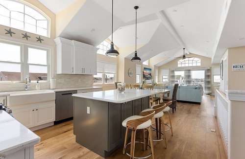 Sea Isle City House | Centrally located near Promenade, Restaurants and Shopping!