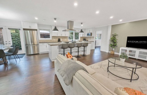 Burlington House | Centrally Located, Walk to Lake, Spacious | SH