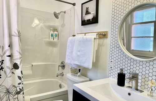Yellowknife House | Centrally situated in the heart of downtown city