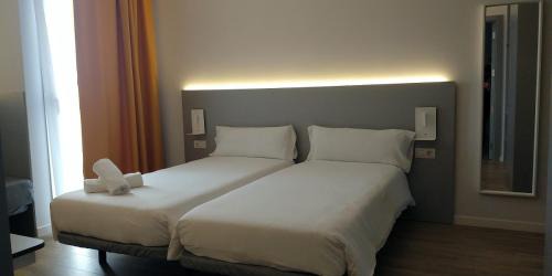 El Prat de Llobregat Hostel | Centre Esplai Albergue