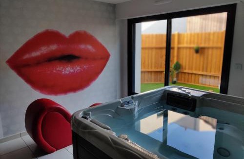 Clisson Apartment | Centre historique de Clisson avec Spa Intérieur