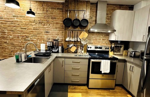 Sainte-Marie Apartment | Centre-Ville Montréal/Metro Papineau
