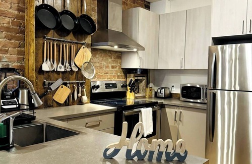 Sainte-Marie Apartment | Centre-Ville Montréal/Metro Papineau