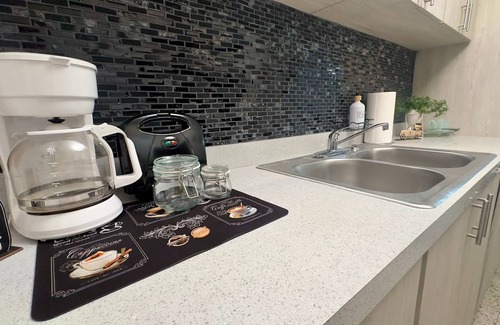 Loiza House | Centric 25 min from Airport, Near Everything 6 guest, great location!