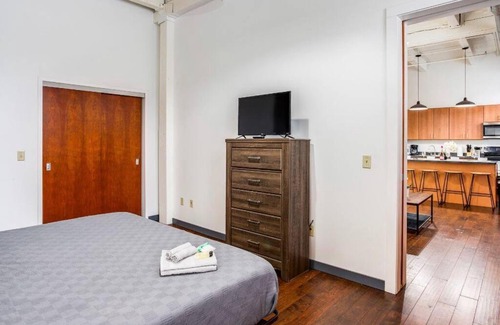 Rochester Apartment | Centric NY Style Loft w/King bed