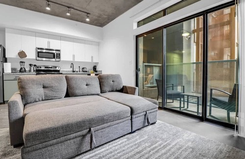 Evans Churchill Apartment | Centric Studio In HEART of DTPHX Free Parking+Pool