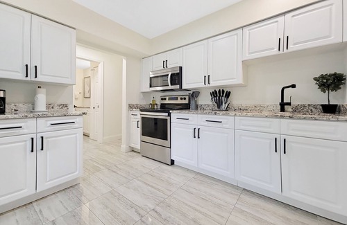 Bay Crest Park House | Centric Vacation Home with Detached Guest Suite