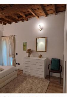 Ravenna Apartment | Centro storico, Centralissimo LUXURY SMERALDO SUITE Doccia Idromassaggio , cesto con piccola colazione