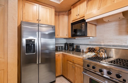 Mountain Village Apartment | Centrum 302 by Avantstay Gorgeous Condo w/Great Views & Steps Away From Ski Runs!