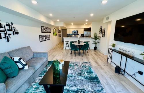 West Los Angeles Apartment | Century City Cozy 2 Br 4 Sleeps Crib W Parking 505