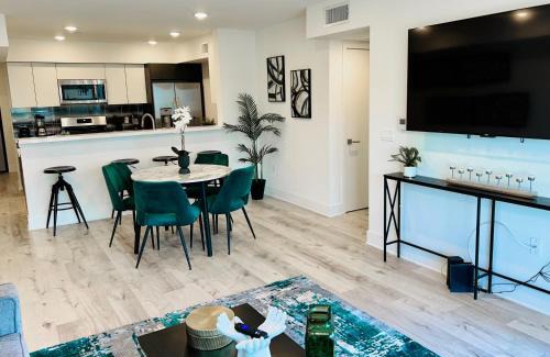 West Los Angeles Apartment | Century City Cozy 2 Br 4 Sleeps Crib W Parking 505