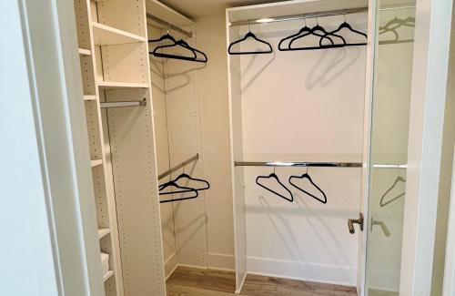 West Los Angeles Apartment | Century City Cozy 2 Br 4 Sleeps Crib W Parking 505