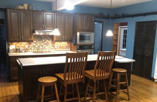 Scugog House | Century Farmhouse with Family Activities!