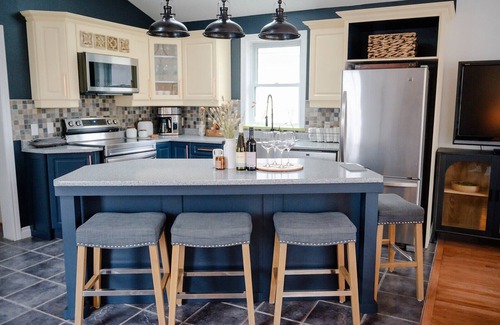 Bloomfield House | Century Home centrally located in Prince Edward County (located in Bloomfield)