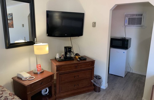 Cornwall Hotel | Century motel