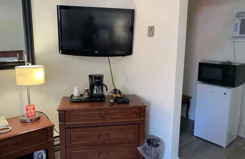 Cornwall Hotel | Century motel