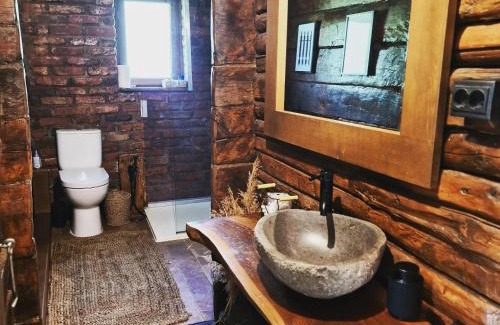 Vaideeni House | Cerdacul din livada - Șura Bunicilor