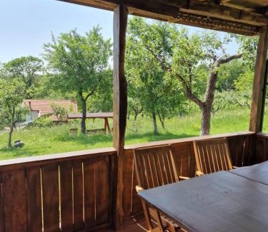 Vaideeni House | Cerdacul din livada - Șura Bunicilor