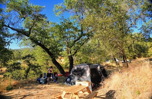 Pinehurst RV Rental | CG21 Small 15X20 ft. Campsite/Shower - Kings Canyon & Sequoia NP