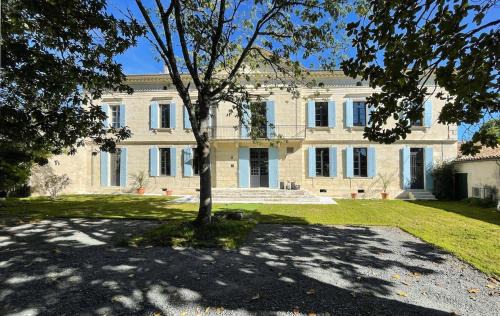 Perissac House | Château Belvédère - Swimming pool, Vineyard & countryside