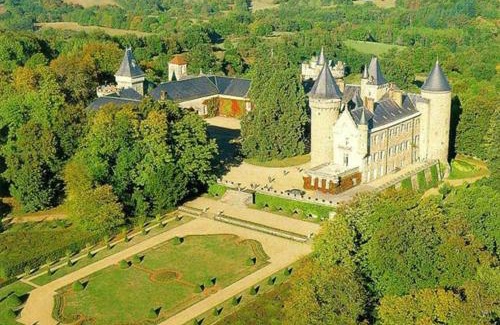 Busset Bed & Breakfast | Château de Busset