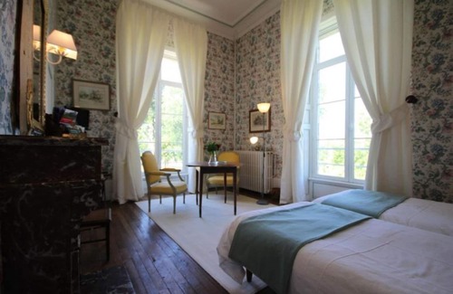 Saint-Jean-aux-Amognes Bed & Breakfast | Château de Sury