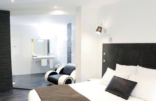 Geneuille Hotel | Château de la Dame Blanche