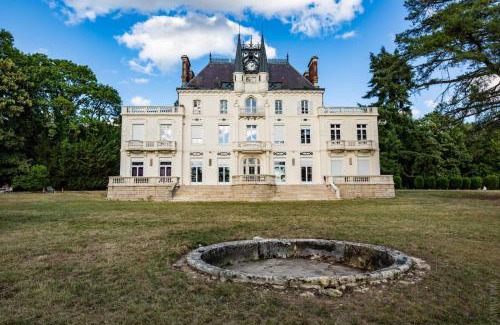 Varennes-Vauzelles Hotel | Château de la Rocherie