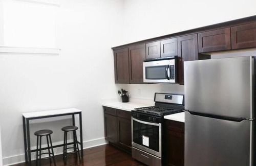 Central Business District Condo | Château de Mardi Unique Downtown Oasis Parking