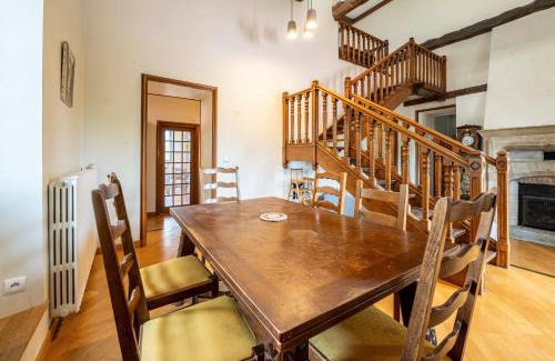 Alby-sur-Cheran Apartment | Château De Montpon - Grand logement