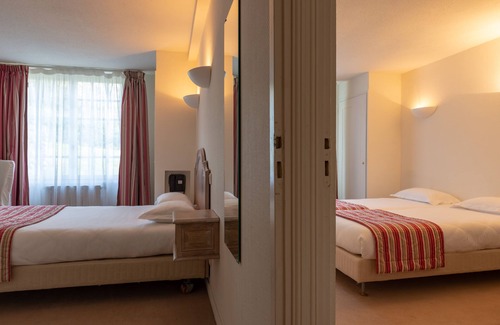 Vouille Hotel | Château de Périgny, The Originals Relais