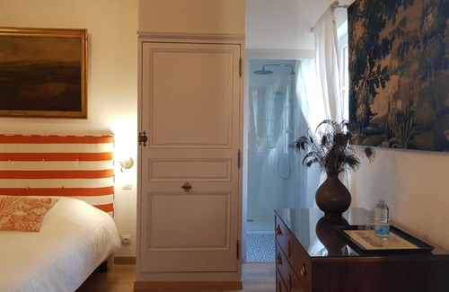Neuille Bed & Breakfast | Château de Salvert - Appartement & Chambre d'Hôtes