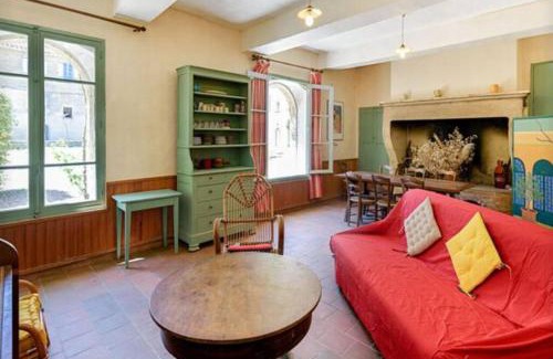 Aimargues Apartment | Château de Teillan - Pigeonnier