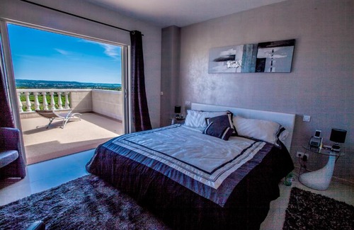 Saint-Jean-de-Fos Bed & Breakfast | Château de Valloubière