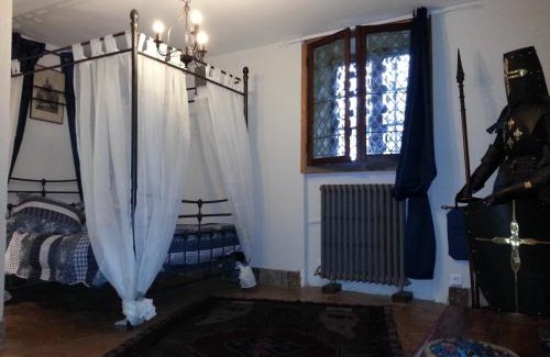 Saint-Remy-de-Chargnat Bed & Breakfast | Château des Aiguilles